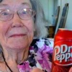104歳のおばあちゃんの長生きの秘訣はドクターペッパーを毎日飲むことだった…「忠告してきた医師は皆死んだわ」