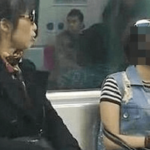 地下鉄の車内に衝撃の姿の女性客が出現…乗客が凍りついた姿がこちら…